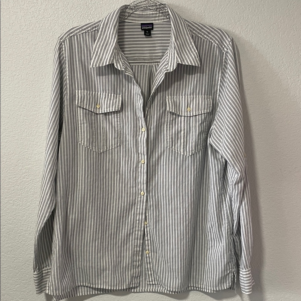 Patagonia Women’s Classic Gray and White Striped Blouse Size XL